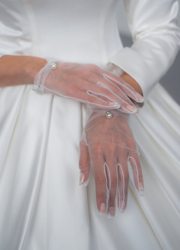 Pearly beaded tulle gloves